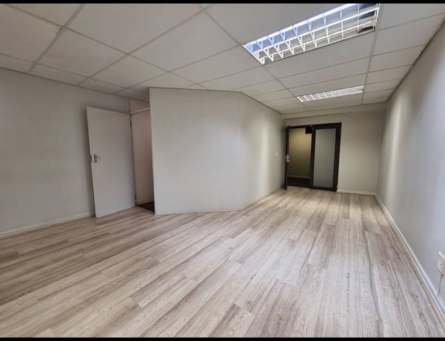87M² OFFICE TO LET IN TYGER WATERFRONT
